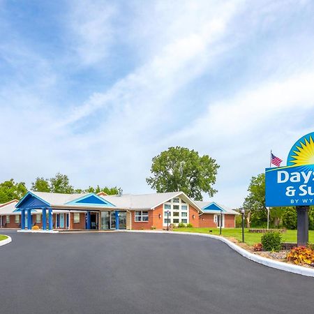 Days Inn By Wyndham Wauseon Екстериор снимка