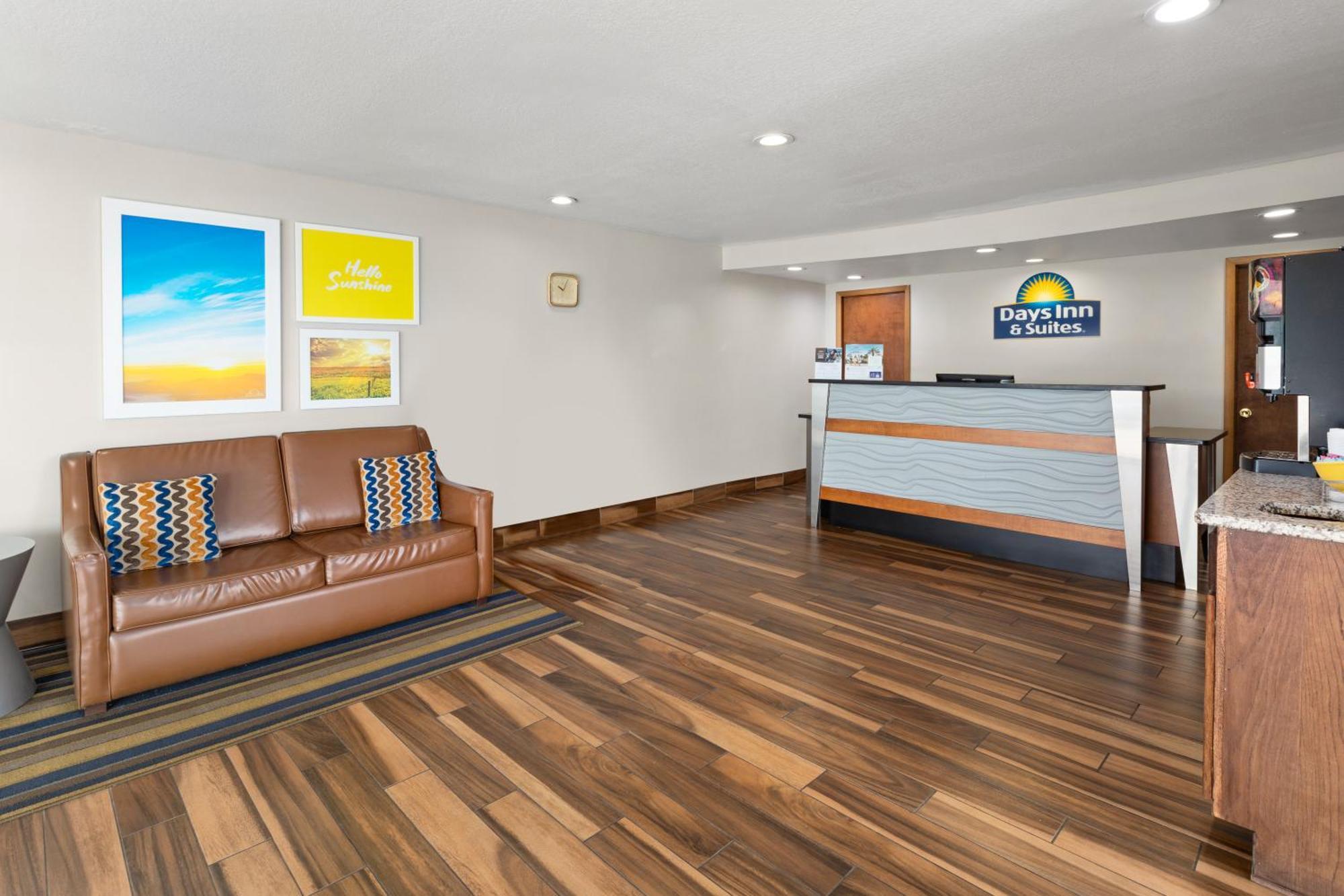 Days Inn By Wyndham Wauseon Екстериор снимка