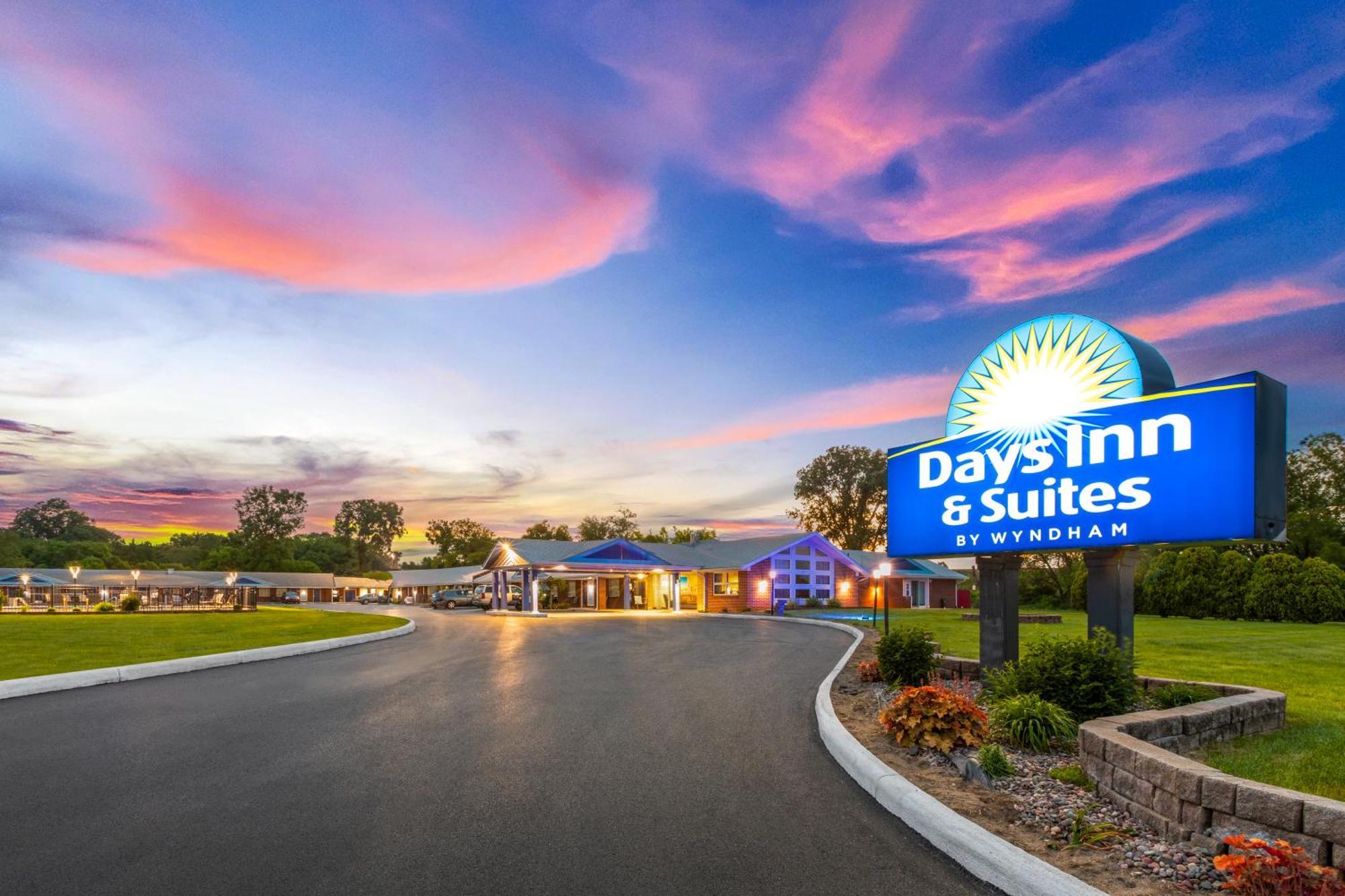 Days Inn By Wyndham Wauseon Екстериор снимка